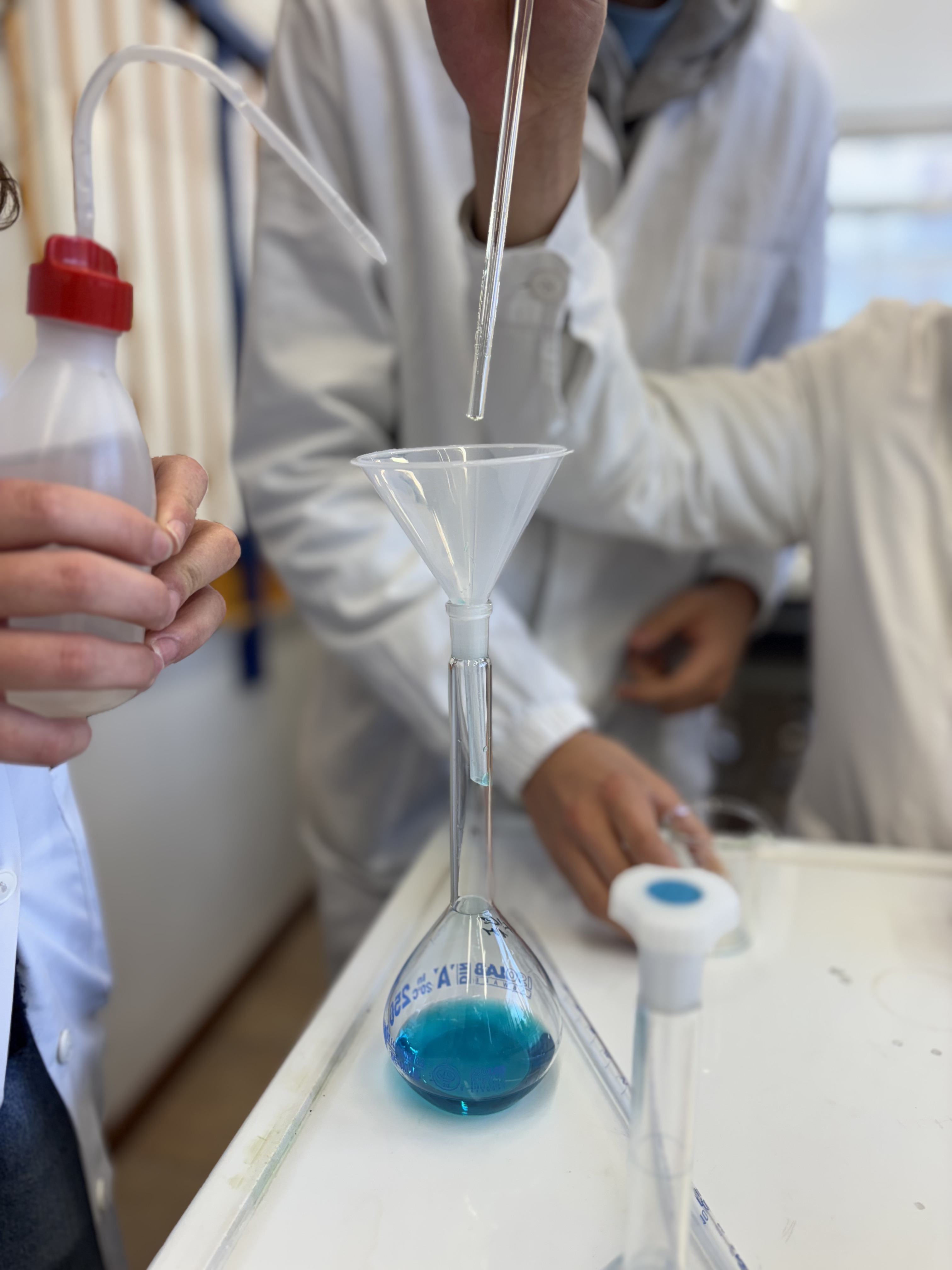 Aggiunta acqua distillata